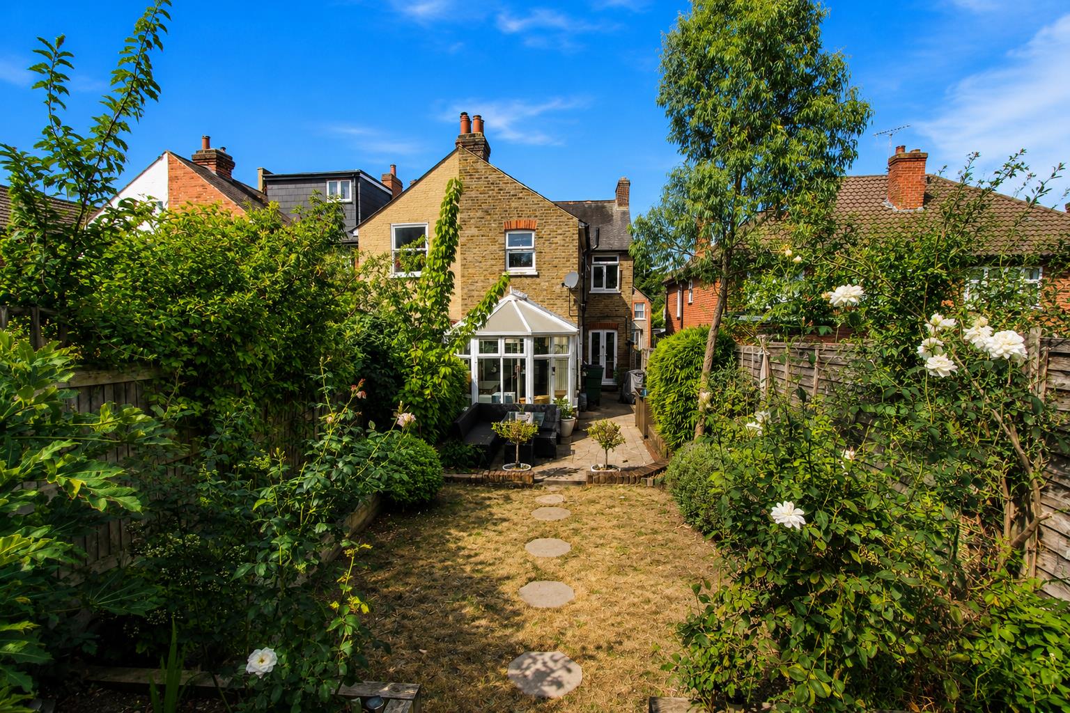 3 bed property in Cambridge Road, Carshalton